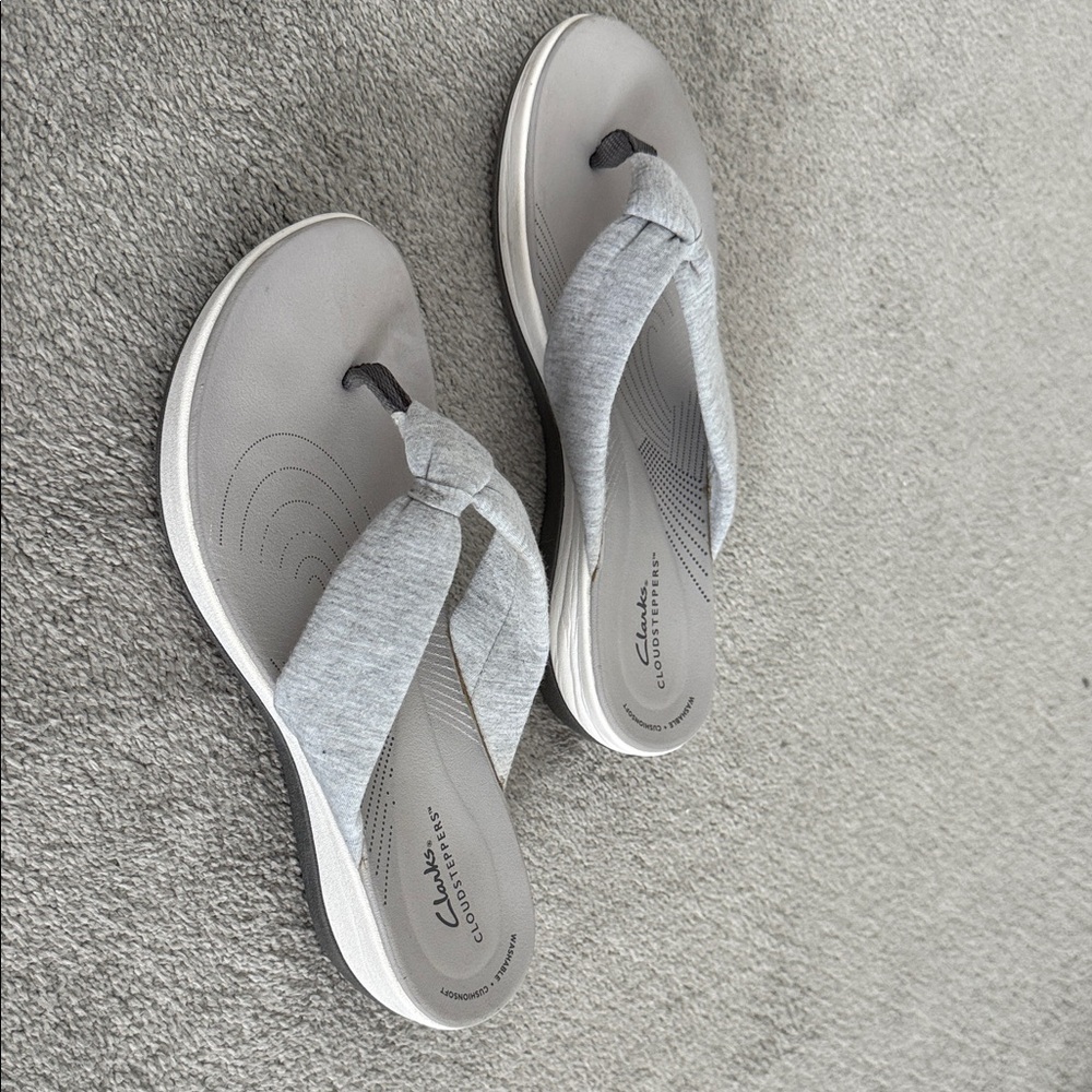 Clarks Women's Light Gray Sandals